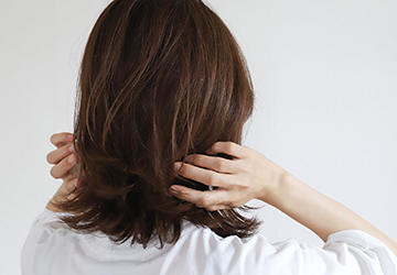 変化する大人女性の髪に寄り添う
